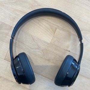 beats solo 3 on ear headphones